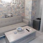 Monodendri Aparthotel